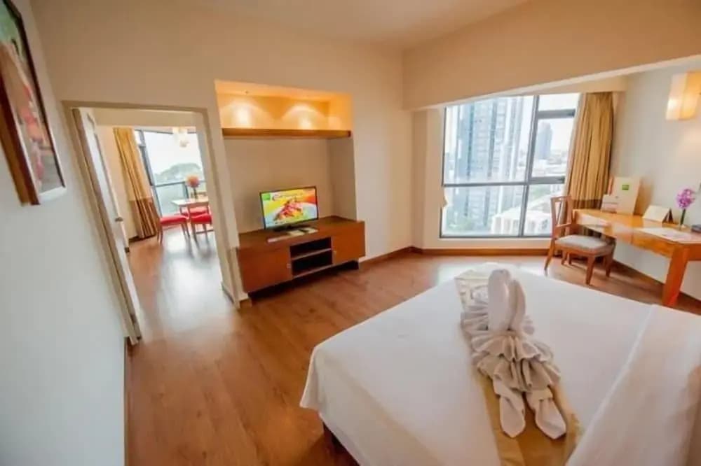 Executive Double room with city view full double bed
