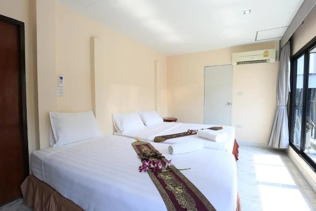 Standard Triple room
