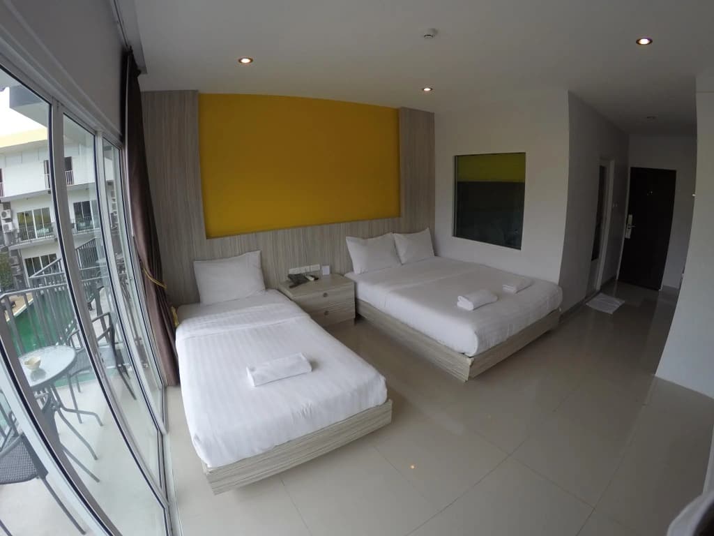 Deluxe Double room with pool view full double bed