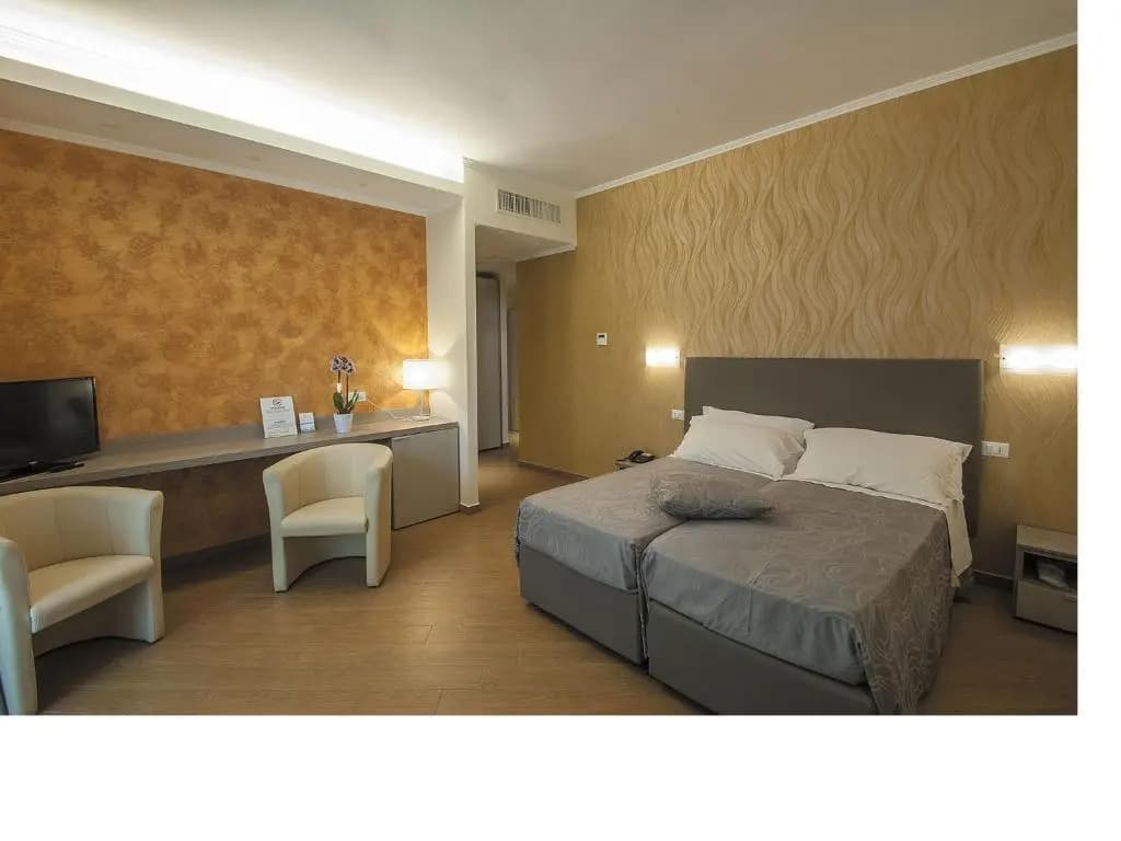 Standard Triple room