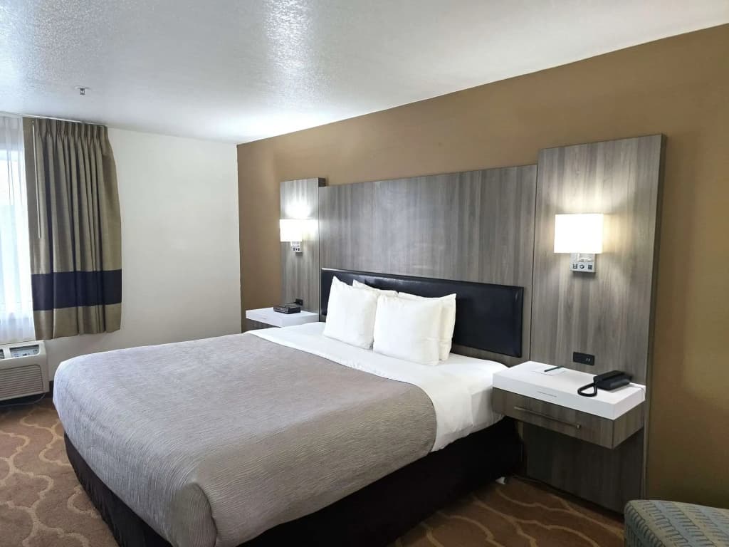 Double Suite full double bed