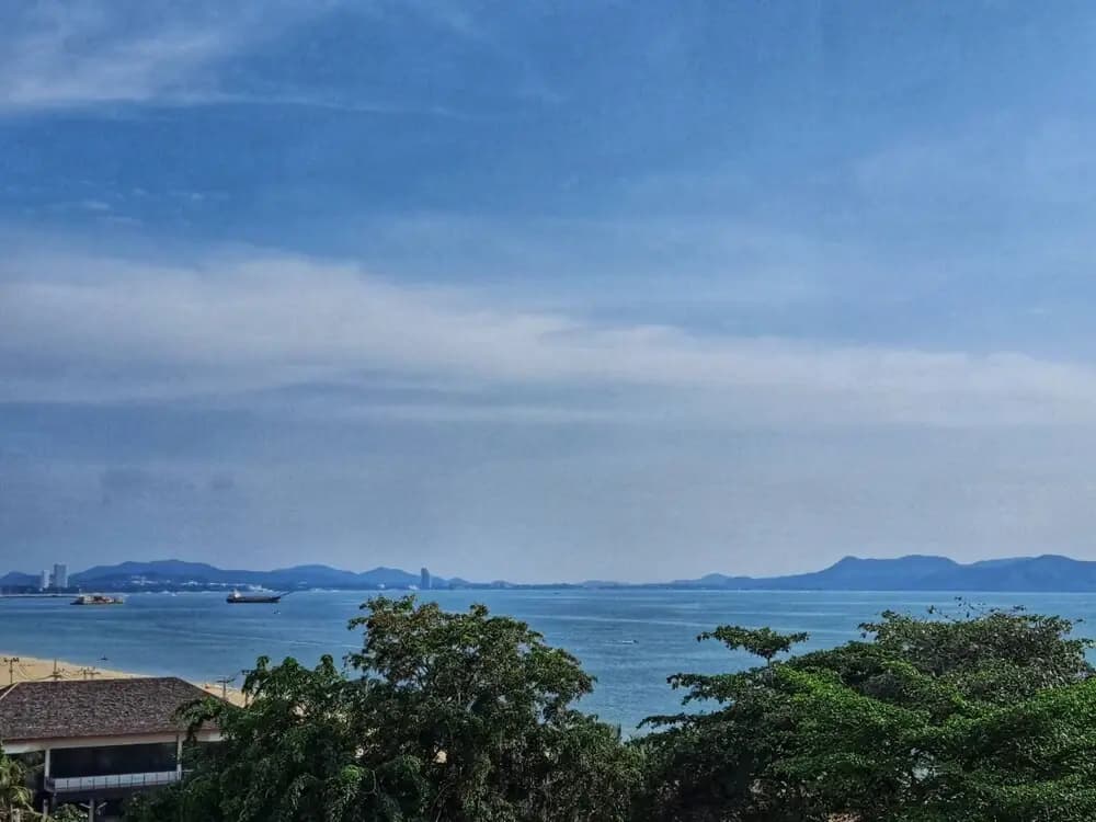 Deluxe Double room with partial sea view full double bed