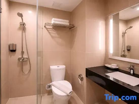 Suite with city view