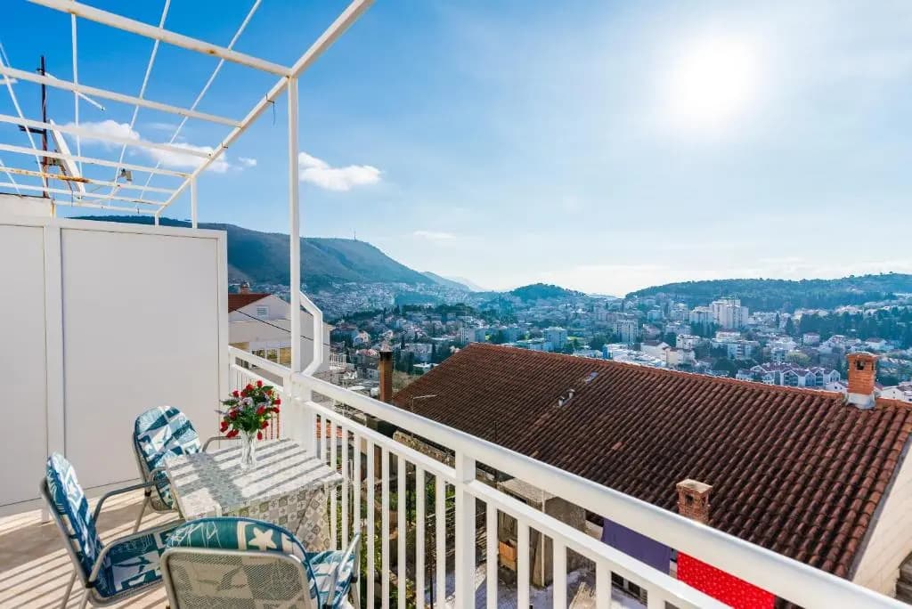 Studio with balcony and with city view