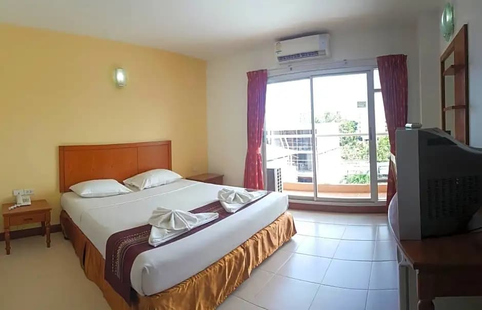 Superior Double room with city view full double bed
