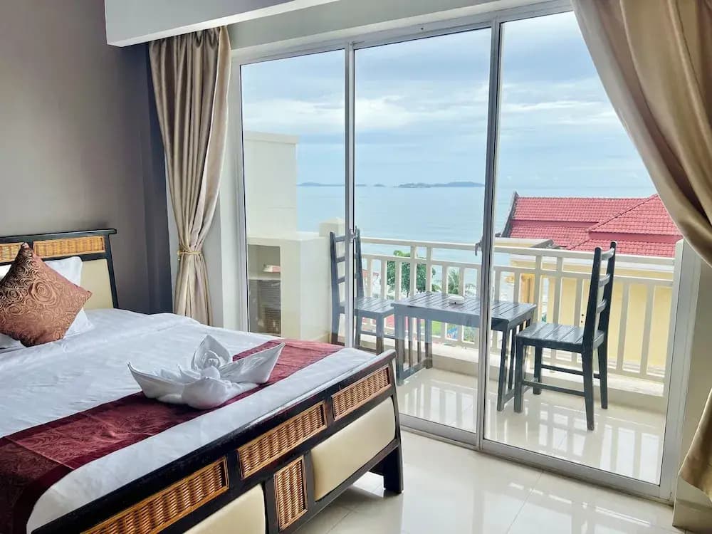 Deluxe Double room with balcony and with sea view twin beds