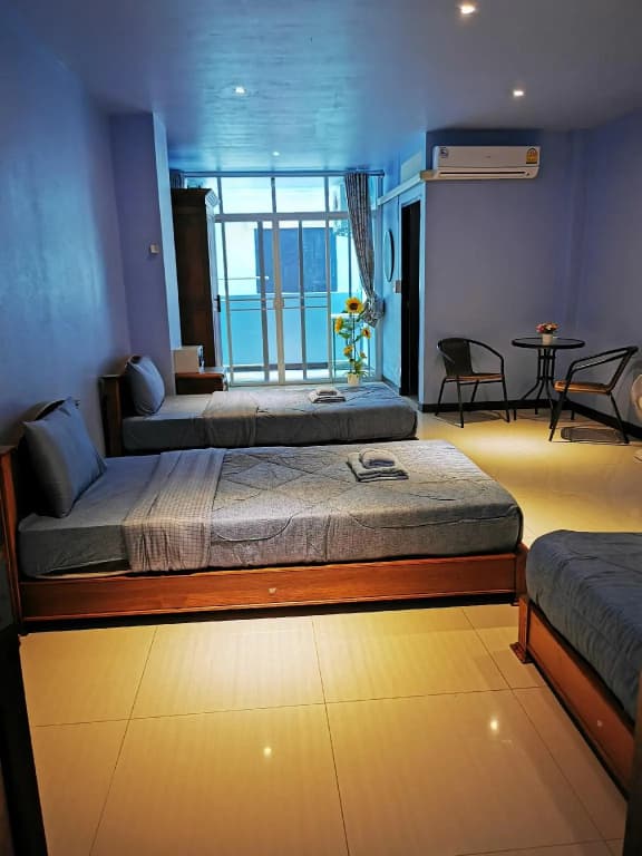 Standard Triple room