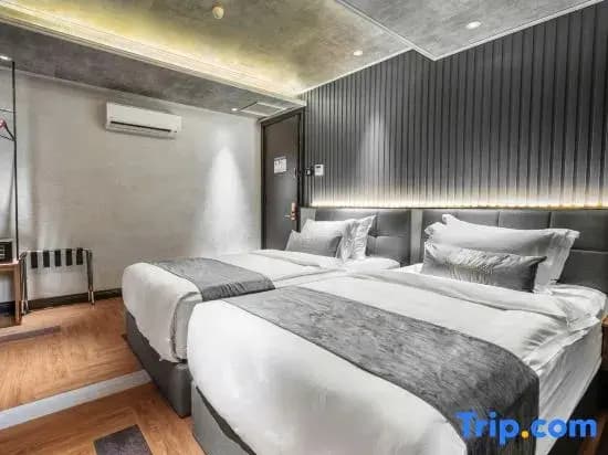 Executive Double room with balcony twin beds