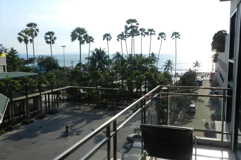 Luxury Apartment with balcony and with sea view