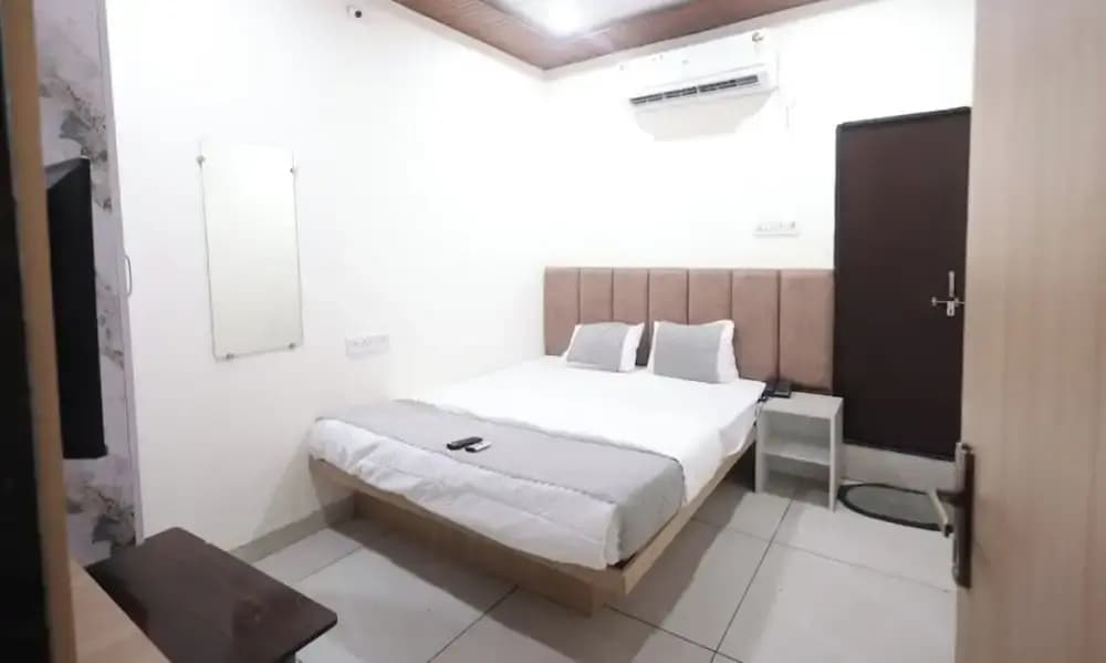 Deluxe Double room full double bed