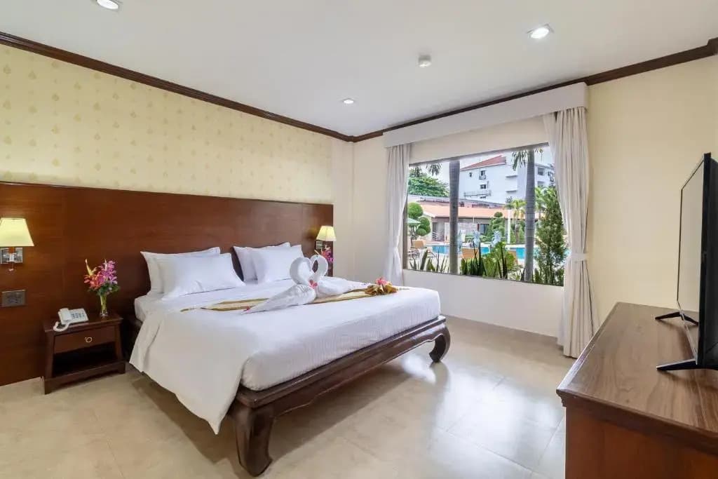 1 Bedroom Double Junior Suite with pool view full double bed