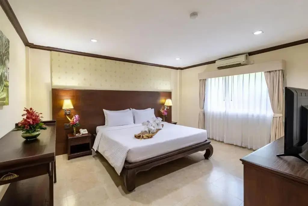 1 Bedroom Double Junior Suite with garden view full double bed