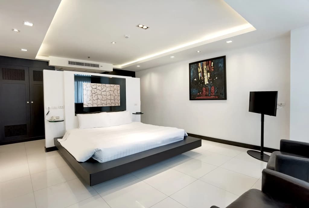 1 Bedroom Deluxe Double Suite with balcony and with city view full double bed
