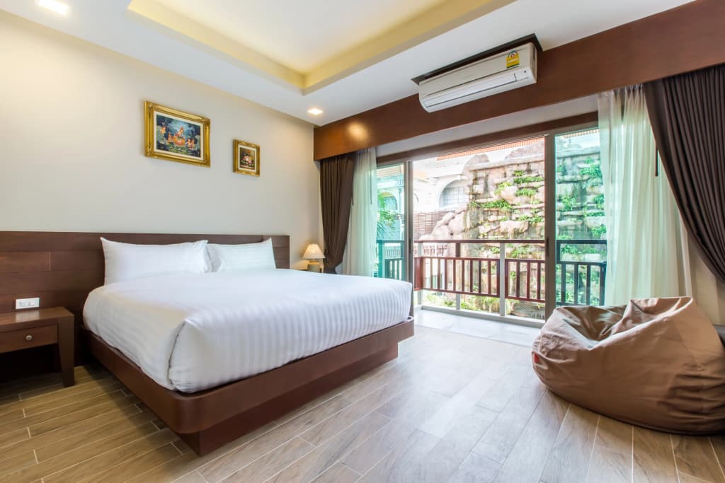 Crystal Double room with balcony and with pool view full double bed
