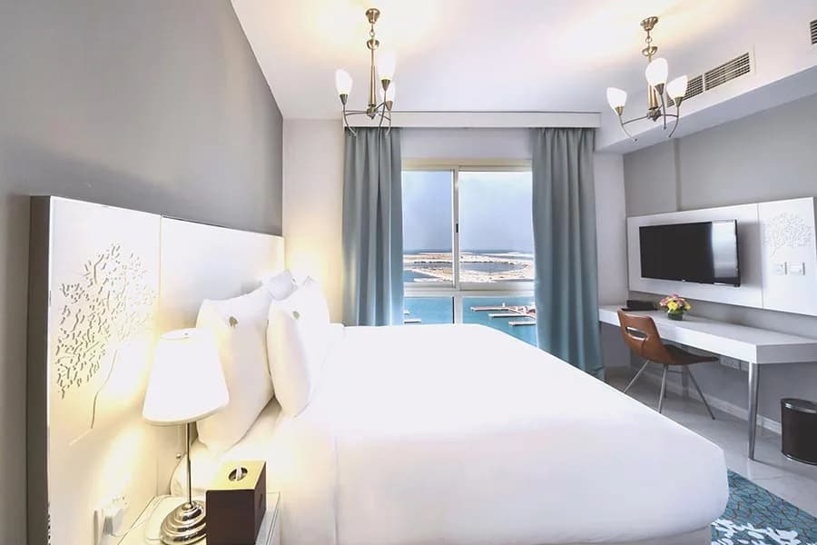 1 Bedroom Apartment with Marina view