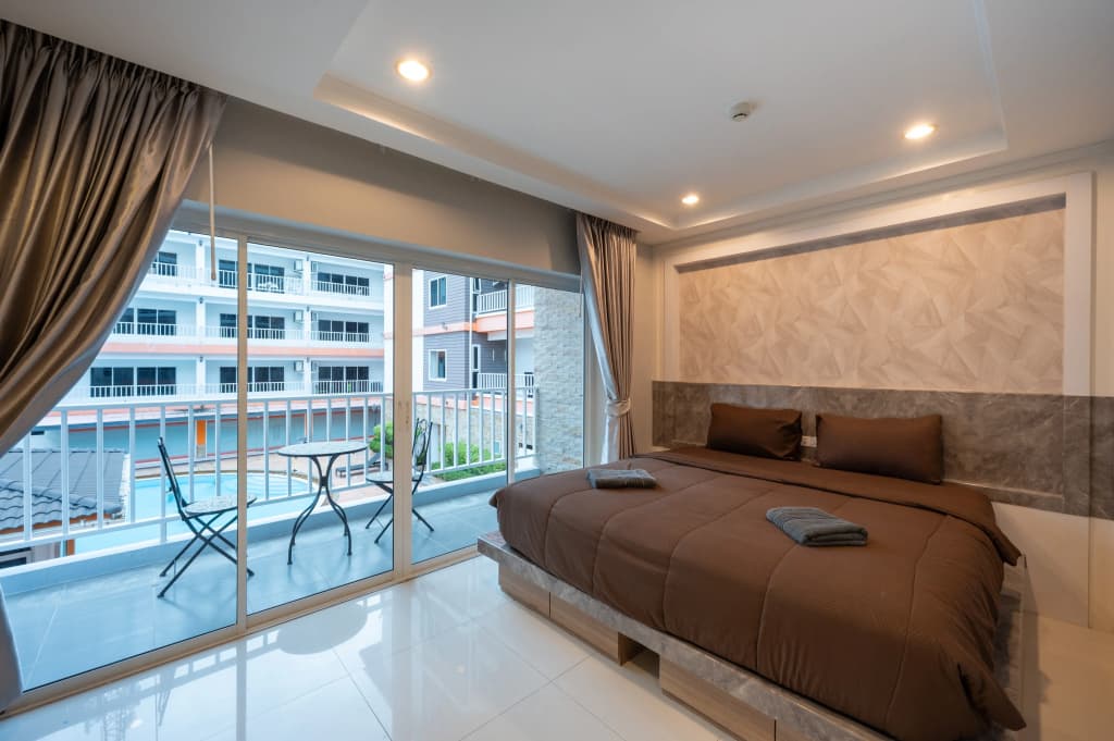 Studio with balcony and with pool view