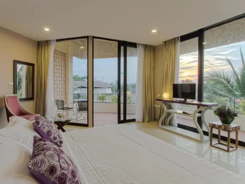 Premier Double room with balcony full double bed