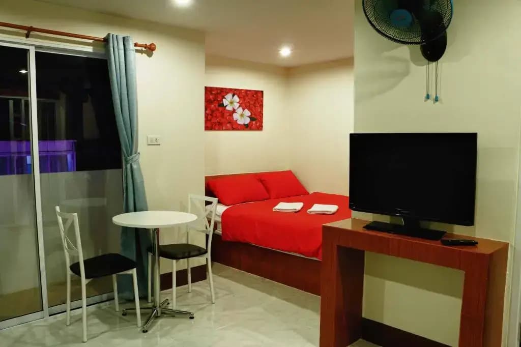 Superior Front Double room with balcony and with city view full double bed