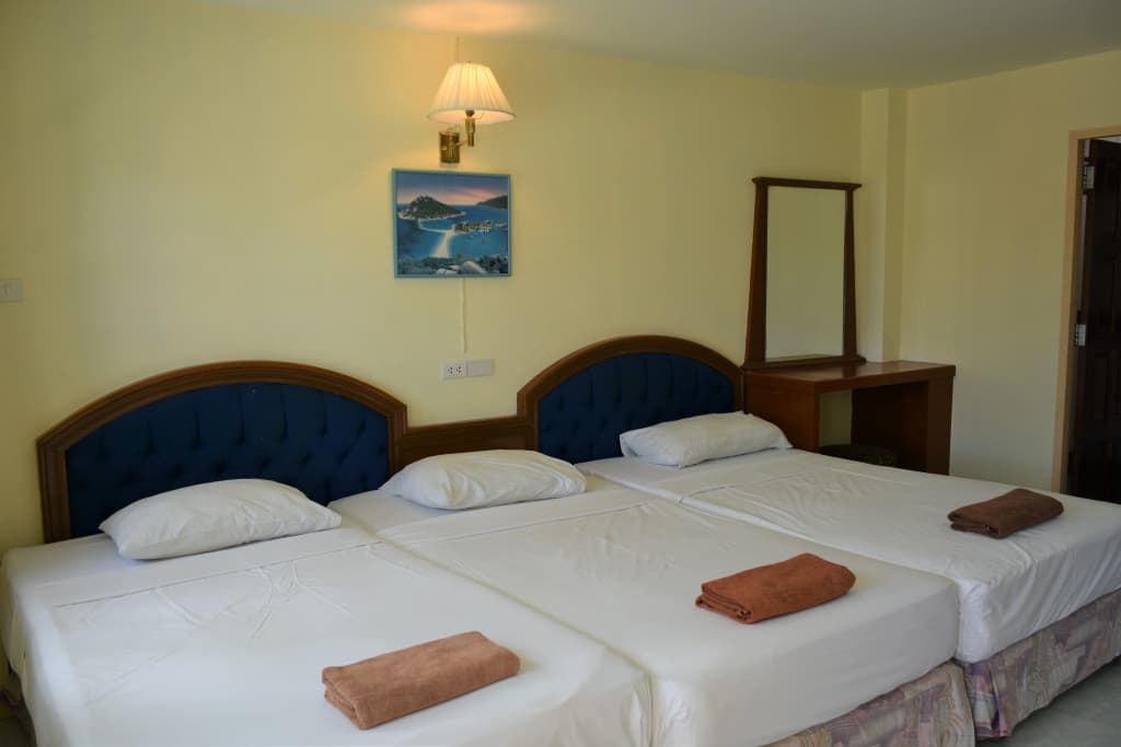 Standard Triple room