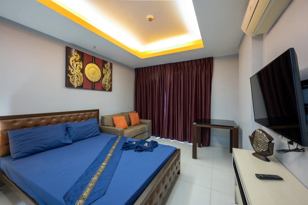Studio with balcony and with view