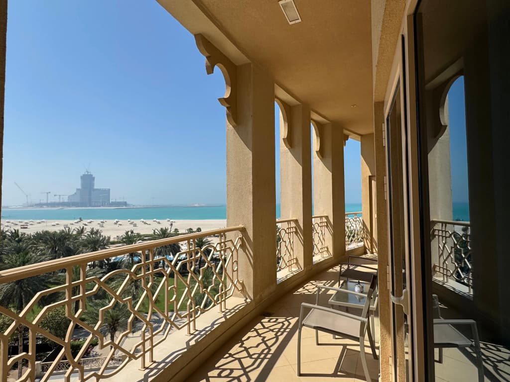 1 Bedroom Apartment with balcony and beachfront