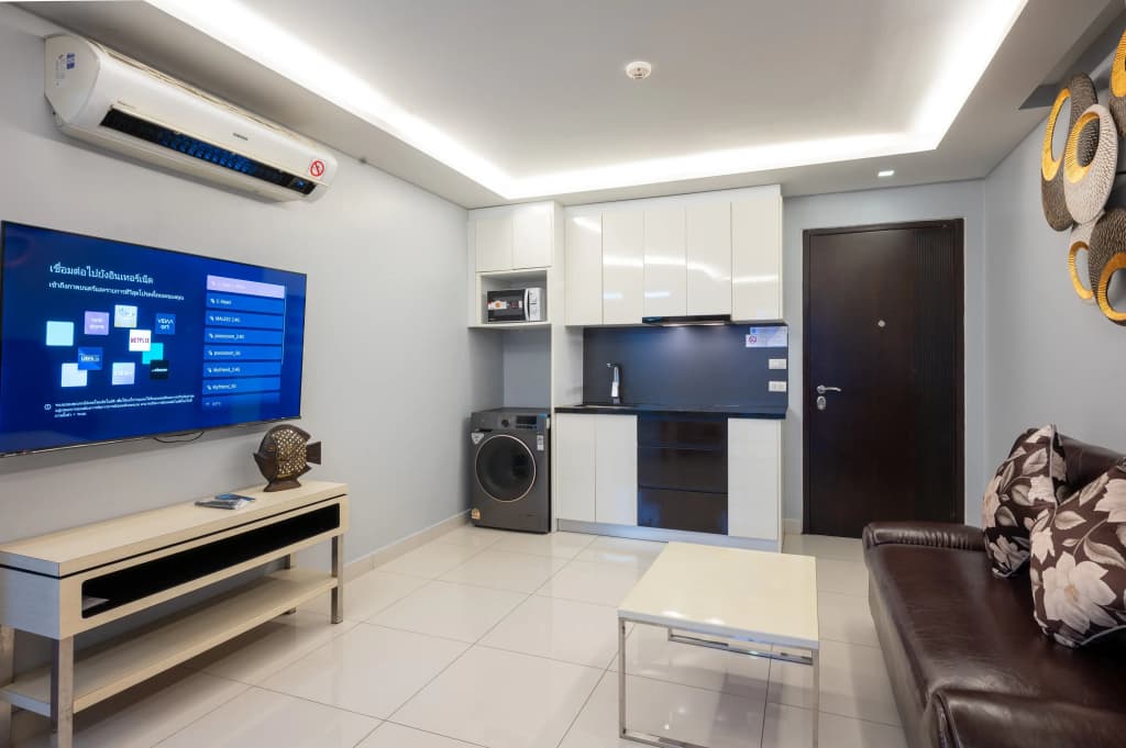 2 Bedrooms Apartment with balcony and with courtyard view
