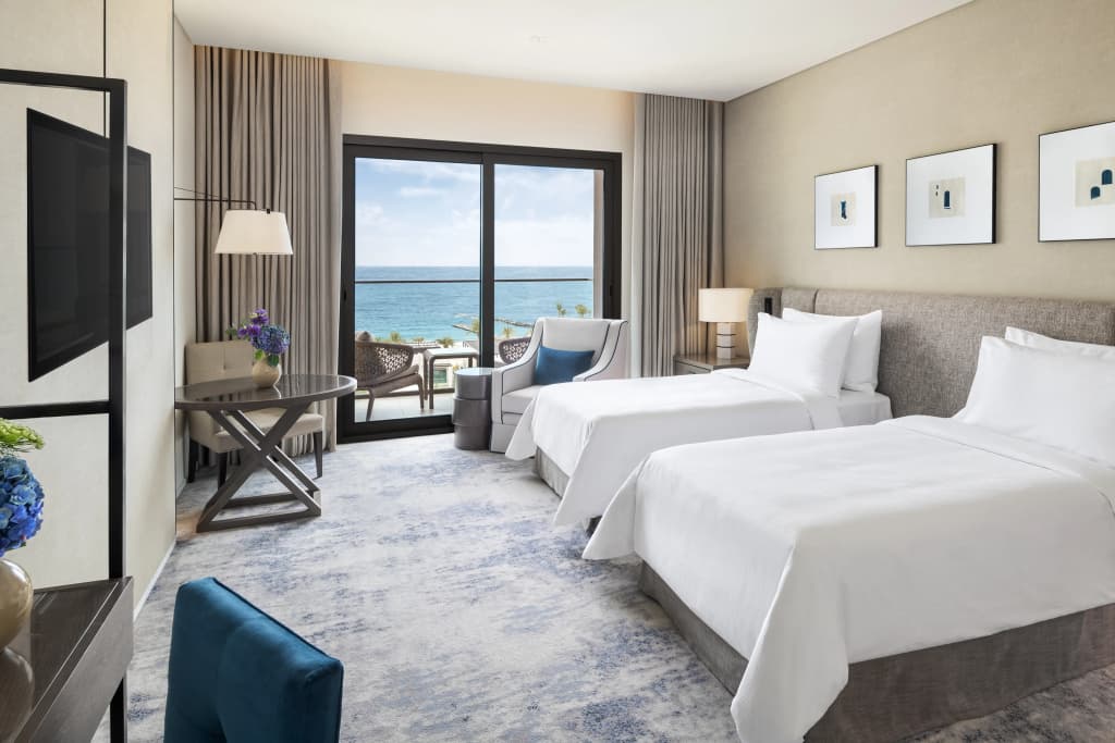 Deluxe Double room with ocean view twin beds