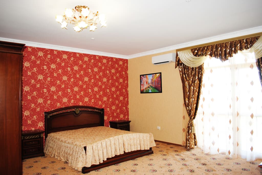 Premium Double room with balcony full double bed
