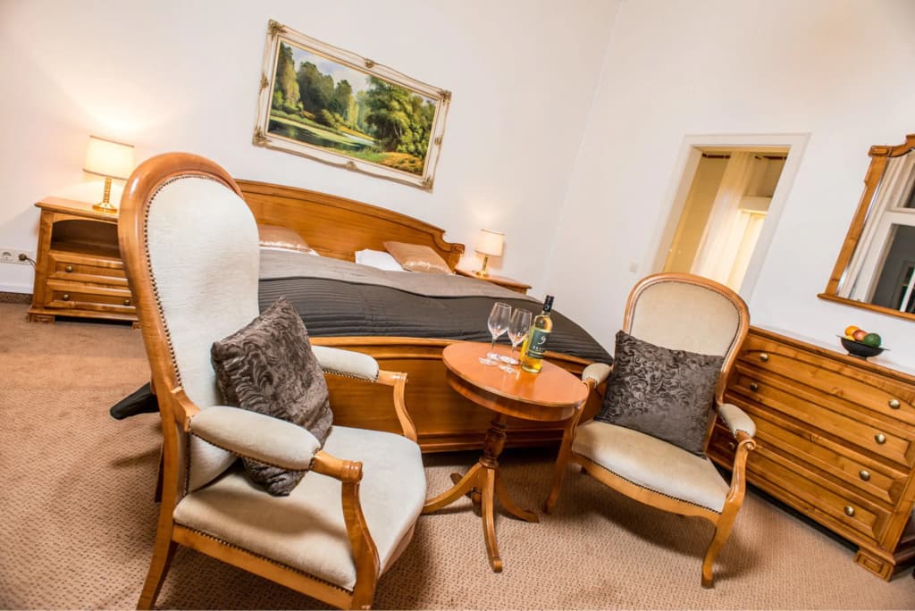 1 Bedroom Apartment with balcony and with mountain view