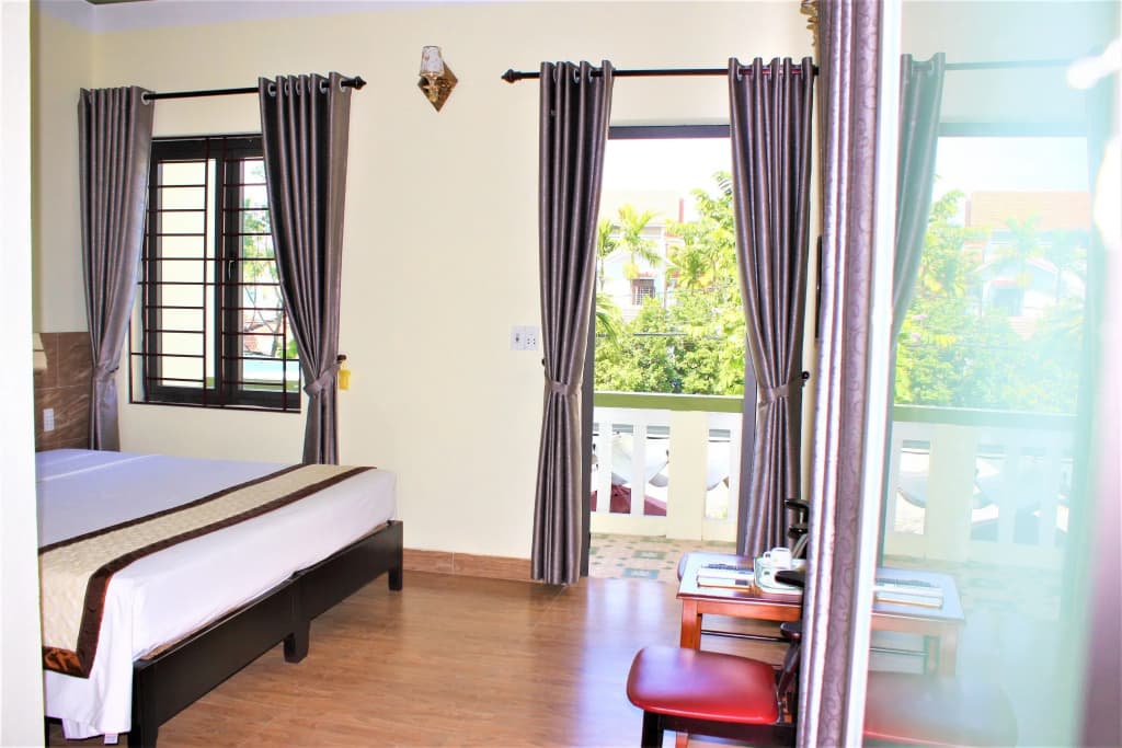 Deluxe Double room with city view full double bed