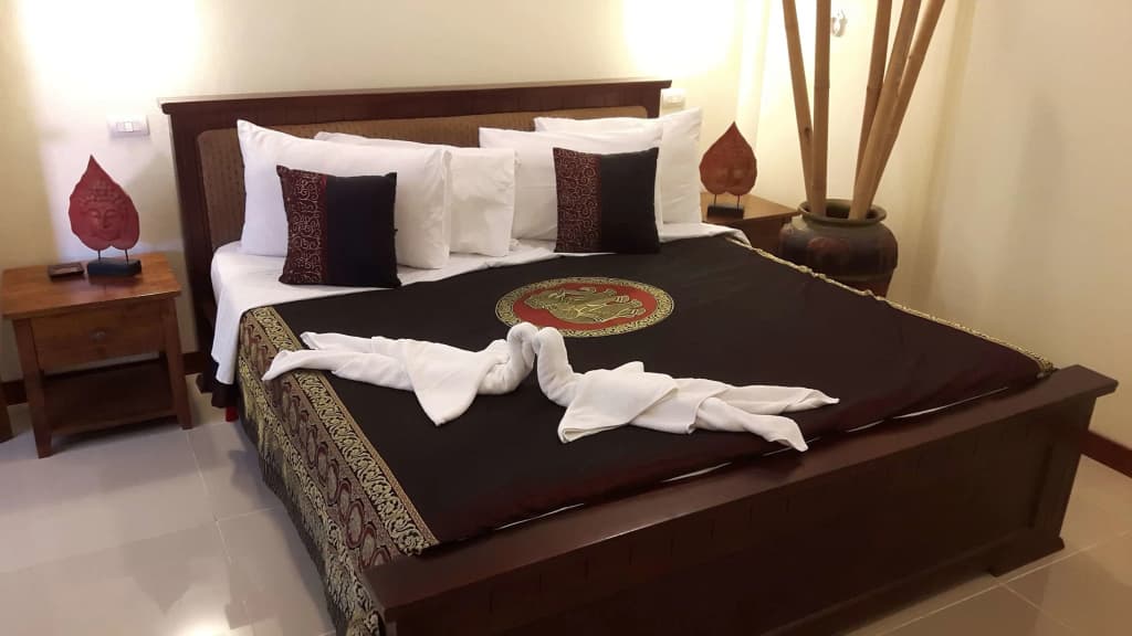 Premier Double Villa with pool view full double bed