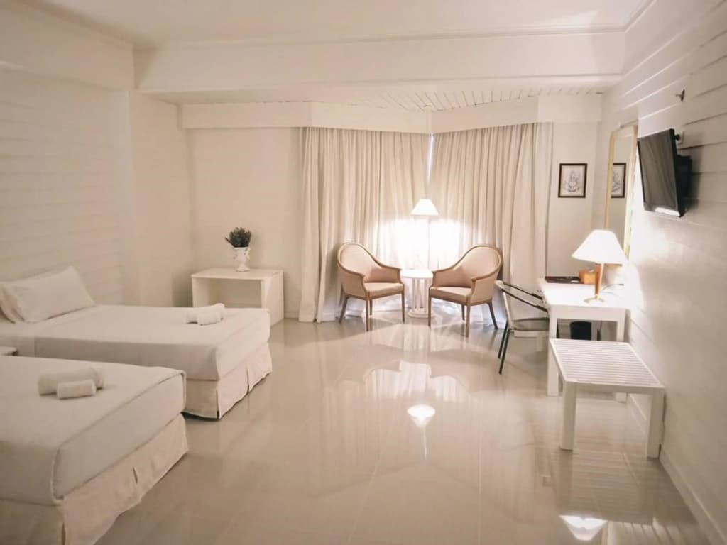 Deluxe Double room twin beds