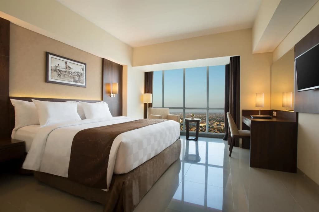 Deluxe Double room with city view full double bed
