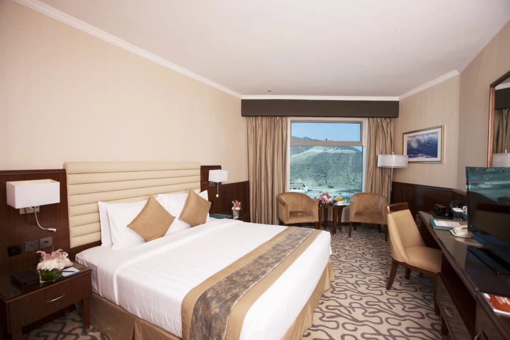 Deluxe Double room with mountain view full double bed