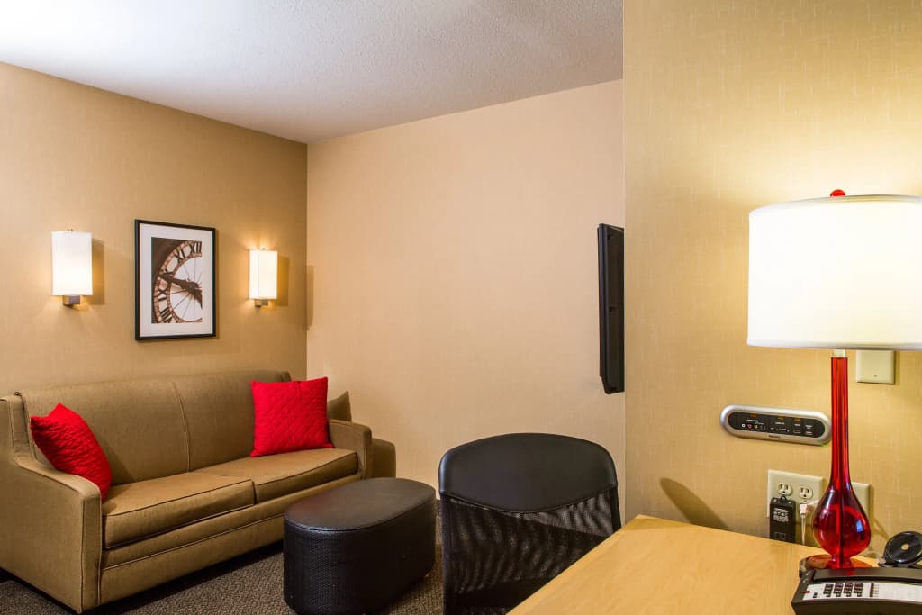 Double Suite full double bed