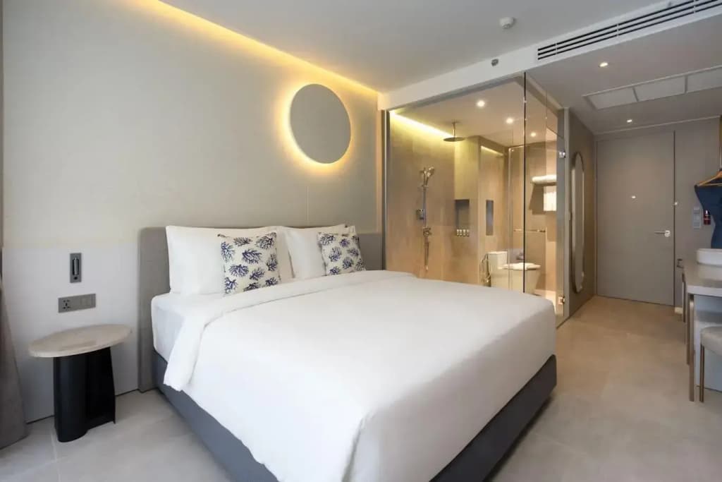 Aurora Deluxe Double room full double bed