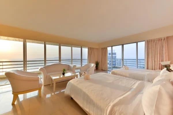 Panoramic Double Suite with sea view full double bed