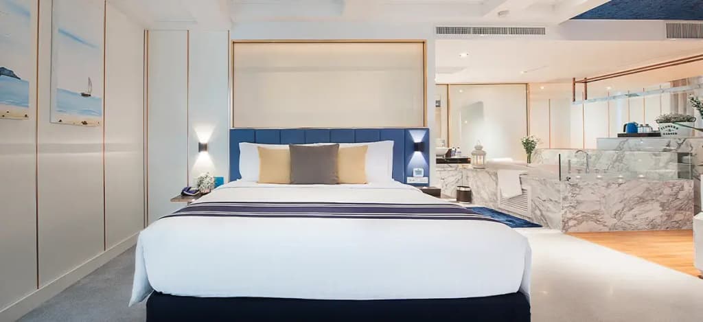 Double Suite oceanfront full double bed
