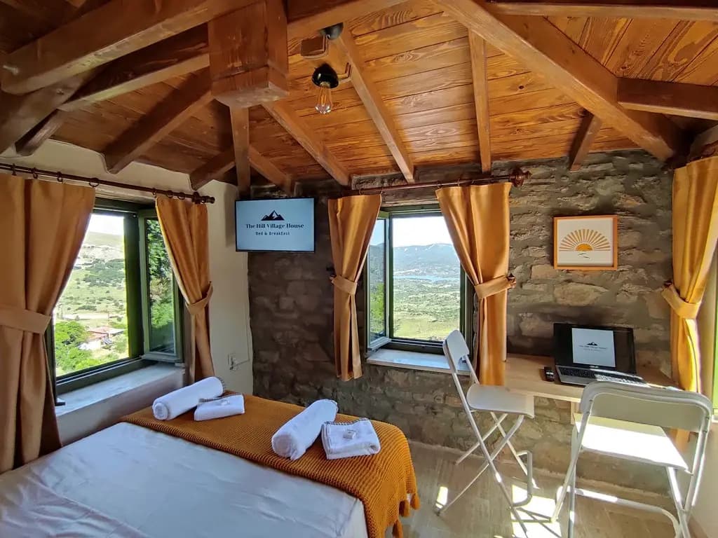 Standard Double room with lake view full double bed