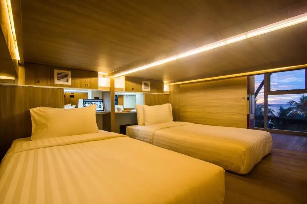 Double Capsule Suite twin beds