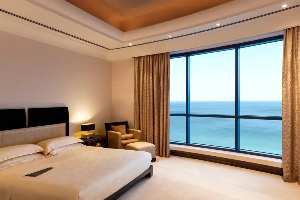 3 Bedrooms Club Penthouse Suite with balcony and with ocean view