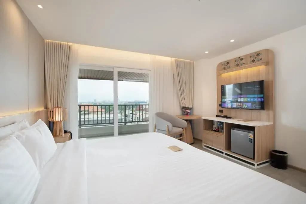 Deluxe Double room with pool view twin beds