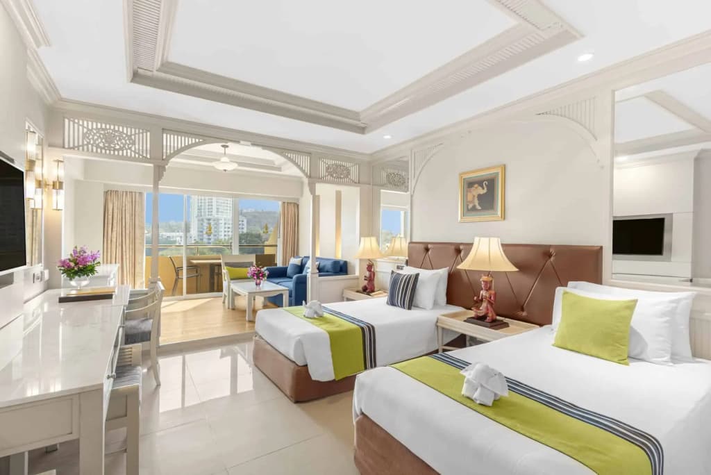 Double Mini Suite Plus with sunrise view twin beds