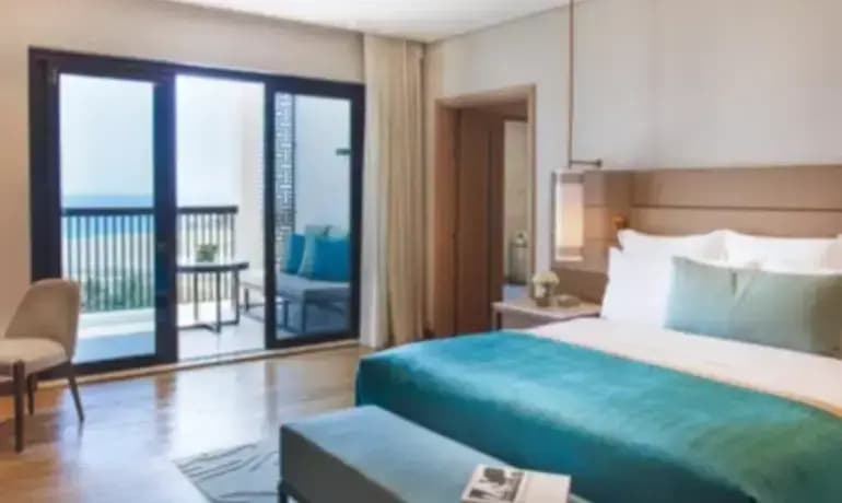 1 Bedroom Kitchen Club Lounge Access Suite