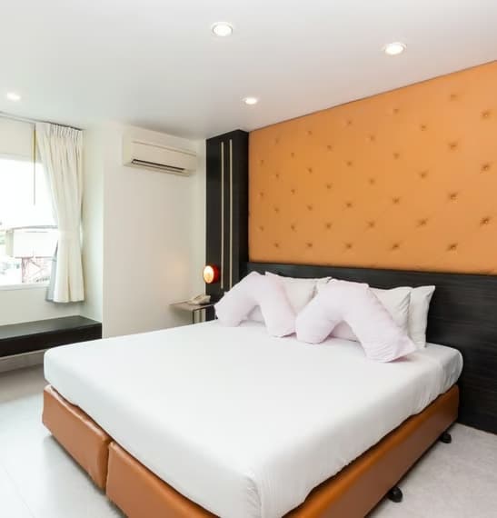 Grand Double Suite full double bed
