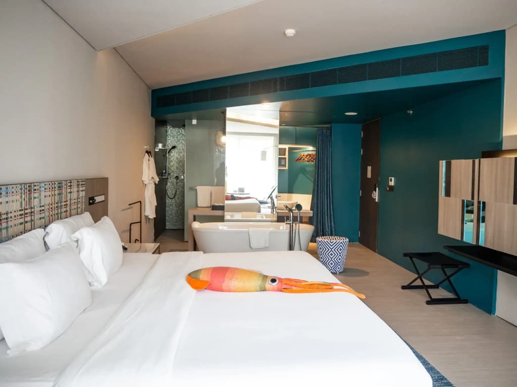 Double room oceanfront full double bed