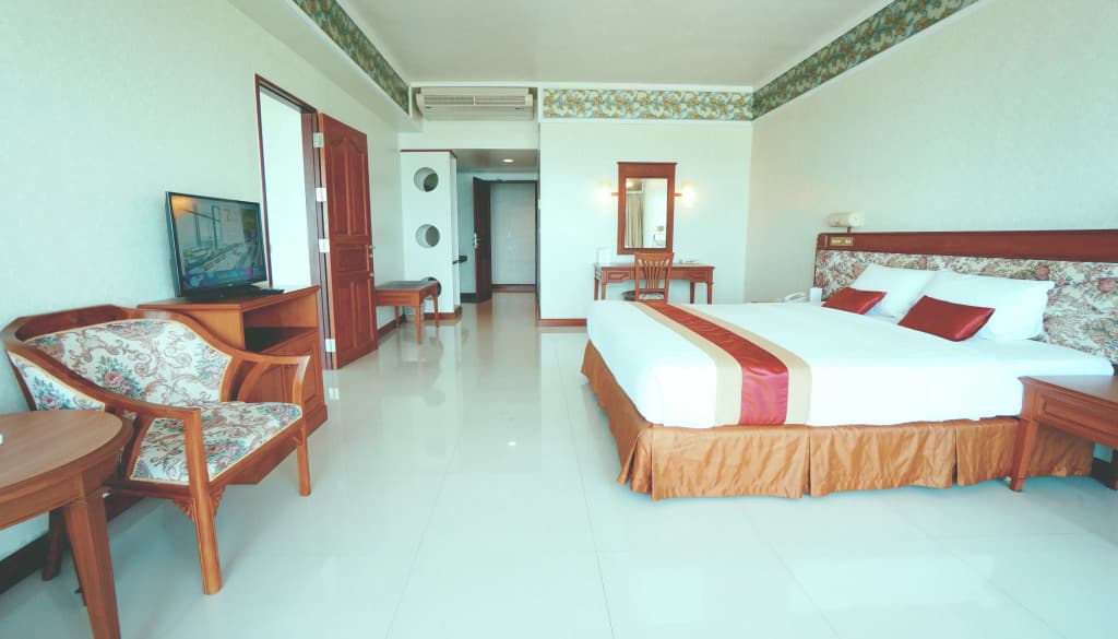 Family Suite with partial sea view