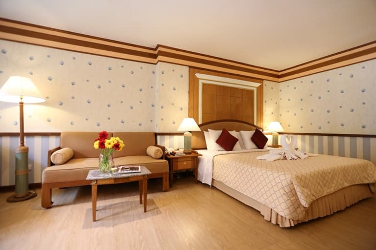 Jacuzzi Double Suite full double bed