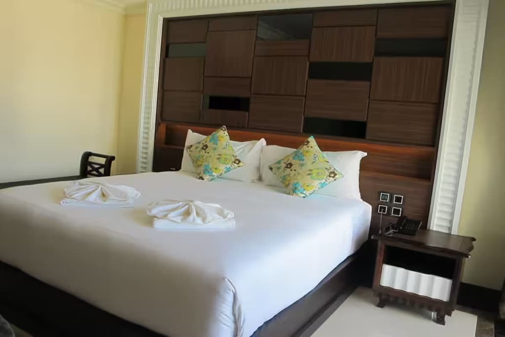 Premier Double room with city view full double bed