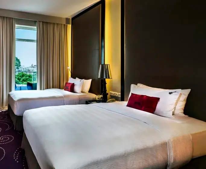 Deluxe Double room with city view twin beds